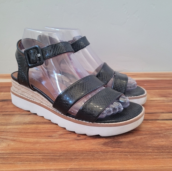 Franco Sarto Shoes - Franco Sarto Croc embossed wedge Sandal | Size 6.5